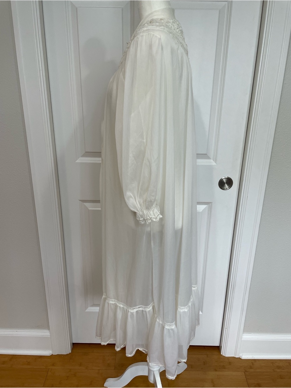 Nylon Peignoir Medium Lace 3/4 Sleeve Smocked Lace Semi Sheer Off White Robe VTG - Picture 7 of 9